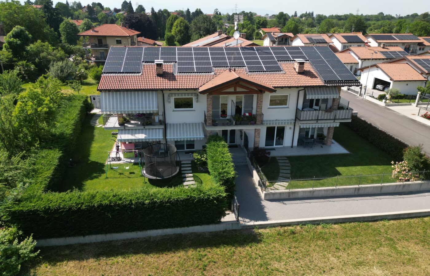 Villa moderna plurifamiliare