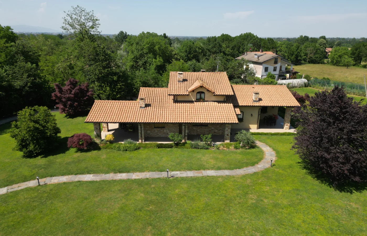 Residenza rurale di pregio immersa nel verde